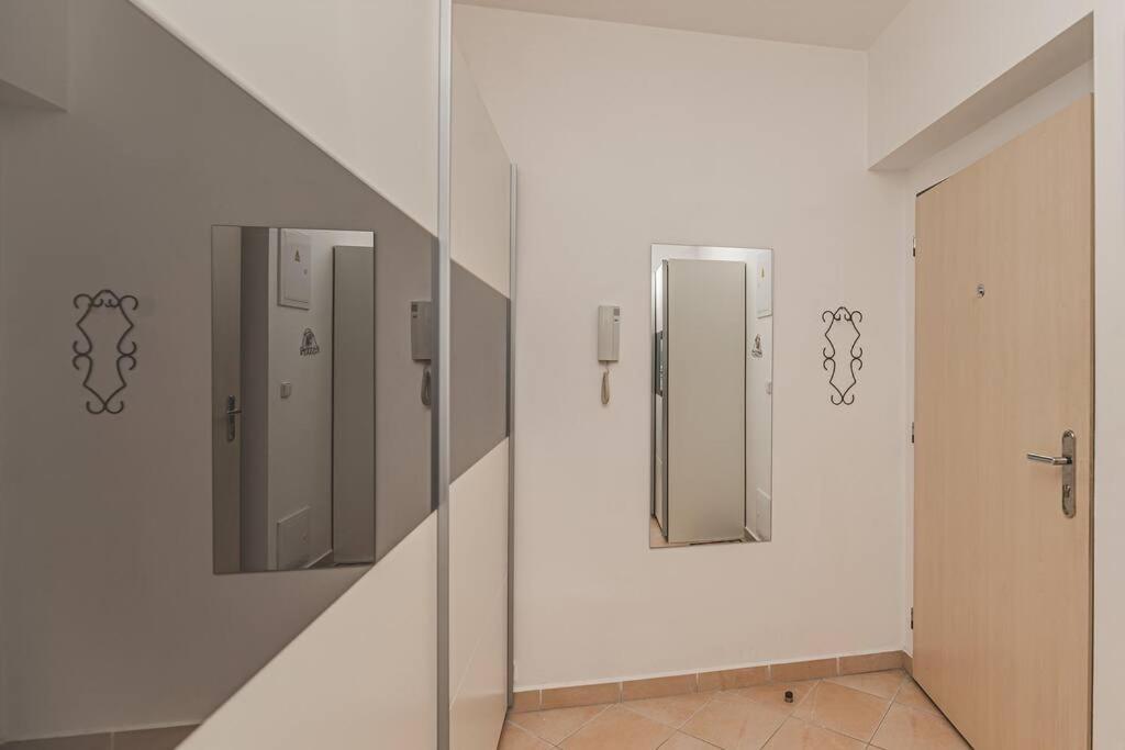 °°°Carolina'S Modern Apartment °°° Hradec Králové Buitenkant foto
